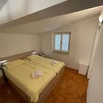 Bugenvila * Vrboska