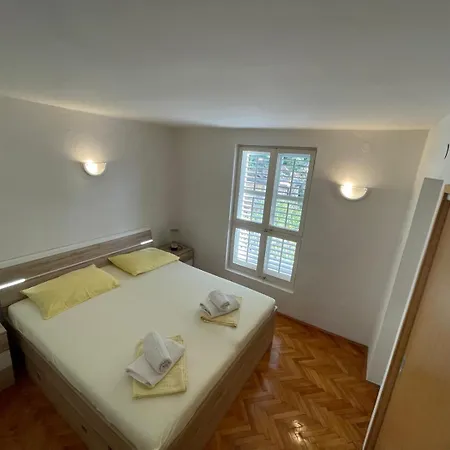Bugenvila * Vrboska