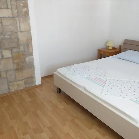 Bugenvila Apartamento Vrboska