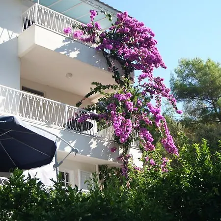 Bugenvila Apartamento Vrboska